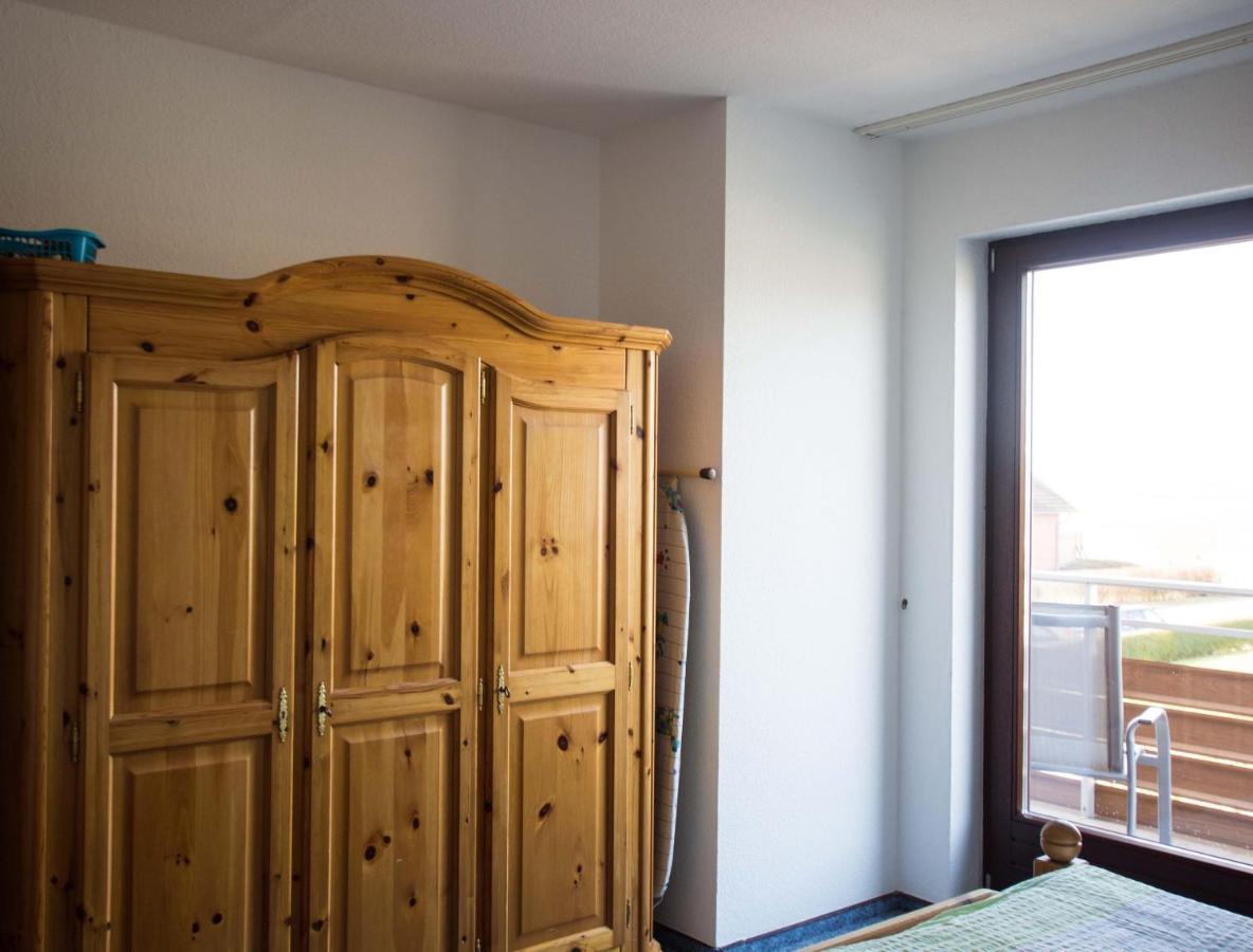 Ferienwohnungen-Neue-Tiefe-Wohnung-Kleiderbuegel Neue Tiefe Fehmarn 외부 사진
