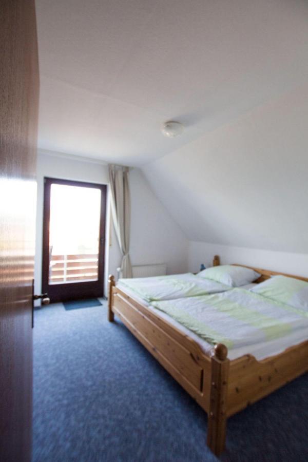 Ferienwohnungen-Neue-Tiefe-Wohnung-Kleiderbuegel Neue Tiefe Fehmarn 외부 사진