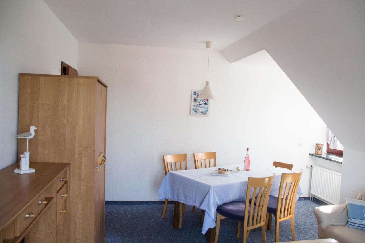 Ferienwohnungen-Neue-Tiefe-Wohnung-Kleiderbuegel Neue Tiefe Fehmarn 외부 사진